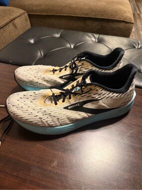 Brooks Men’s Hyperion Tempo Athletic Shoes - Beige Upper with Light Blue Sole